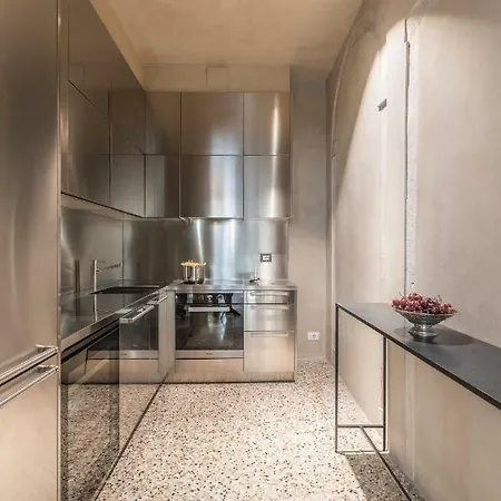 Exquisite Pied-a-terre With Balcony And Canal View 아파트 베니스