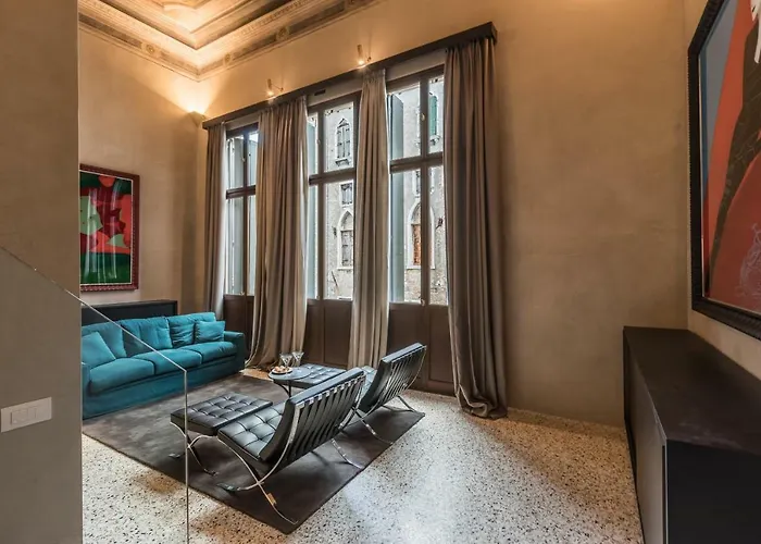 Exquisite Pied-a-terre With Balcony And Canal View * ヴェネツィア