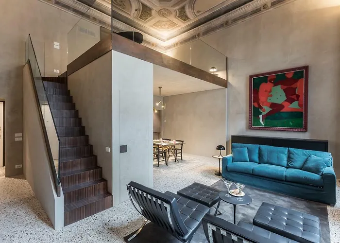 Exquisite Pied-a-terre With Balcony And Canal View Διαμέρισμα *