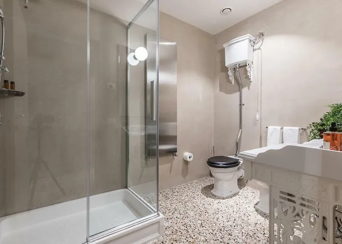 Exquisite Pied-a-terre With Balcony And Canal View Βενετία