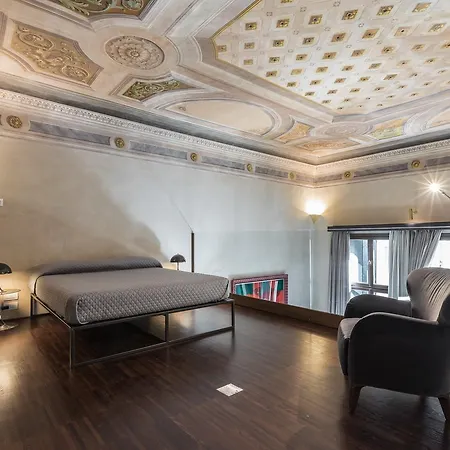 Apartment Exquisite Pied-A-Terre With Balcony *