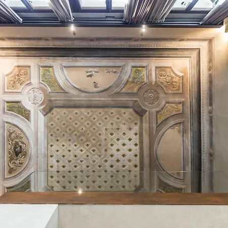 Apartment Exquisite Pied-A-Terre With Balcony *