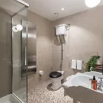 Exquisite Pied-a-terre With Balcony And Canal View Апартаменты Венеция