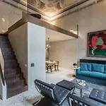Exquisite Pied-a-terre With Balcony And Canal View Апартаменты *