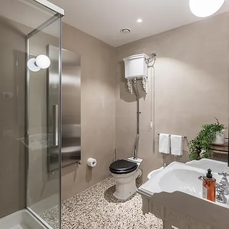 Exquisite Pied-à-terre With Balcony Apartamento Veneza